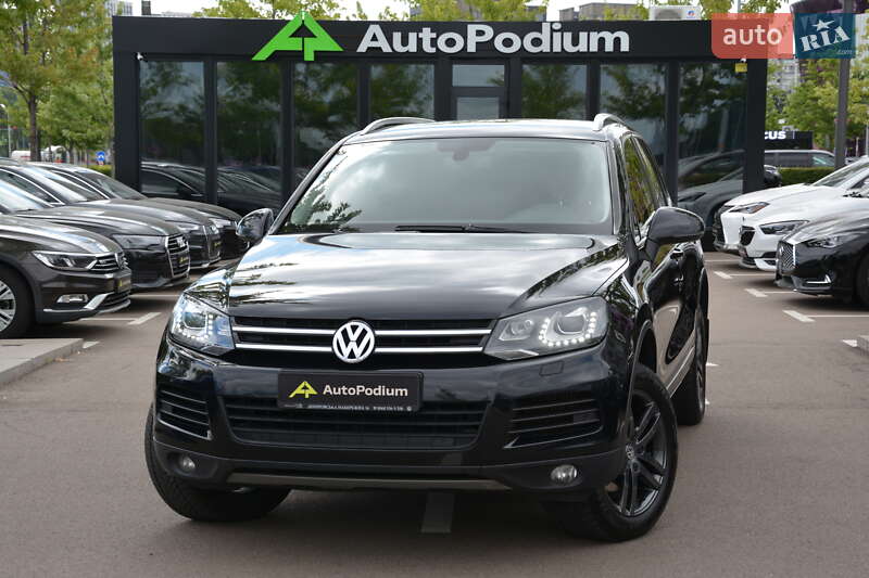 Внедорожник / Кроссовер Volkswagen Touareg 2012 в Киеве