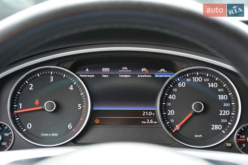 Внедорожник / Кроссовер Volkswagen Touareg 2012 в Киеве