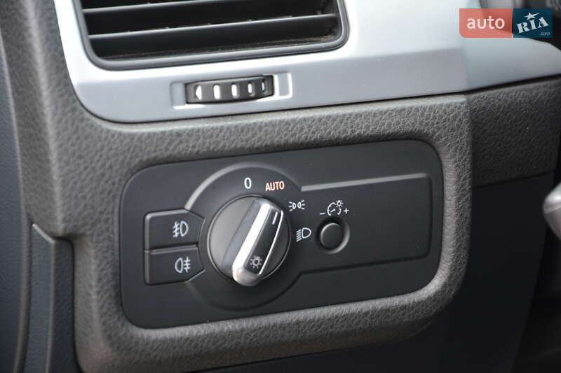 Внедорожник / Кроссовер Volkswagen Touareg 2012 в Киеве