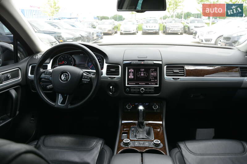 Внедорожник / Кроссовер Volkswagen Touareg 2012 в Киеве