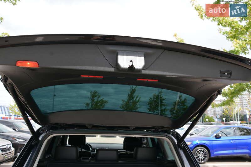 Внедорожник / Кроссовер Volkswagen Touareg 2012 в Киеве