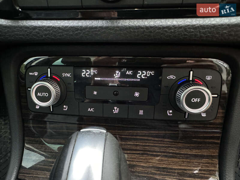 Внедорожник / Кроссовер Volkswagen Touareg 2014 в Бережанах