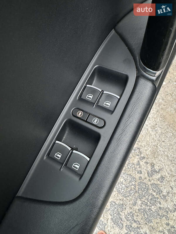 Внедорожник / Кроссовер Volkswagen Touareg 2014 в Бережанах