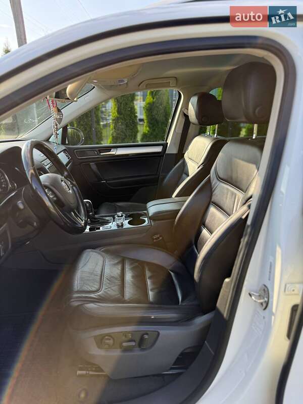 Внедорожник / Кроссовер Volkswagen Touareg 2014 в Буске