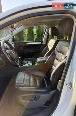Внедорожник / Кроссовер Volkswagen Touareg 2014 в 