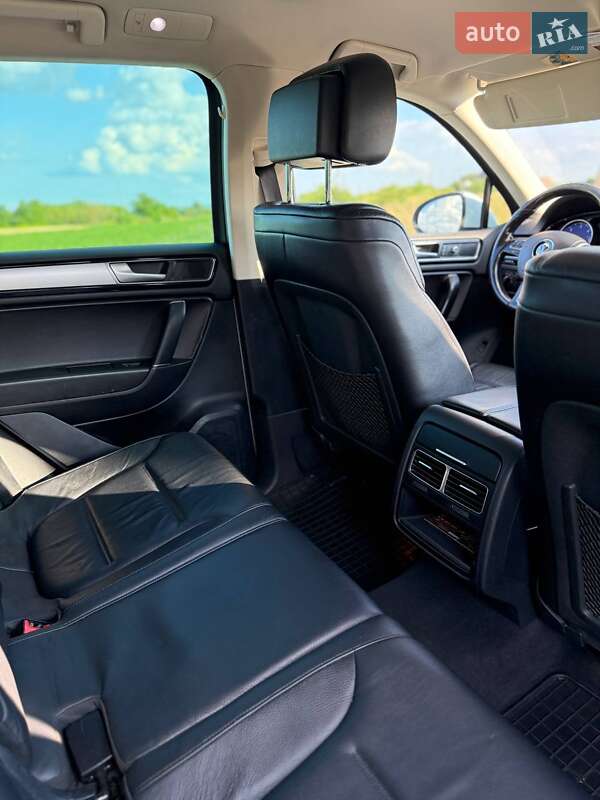 Внедорожник / Кроссовер Volkswagen Touareg 2014 в Буске