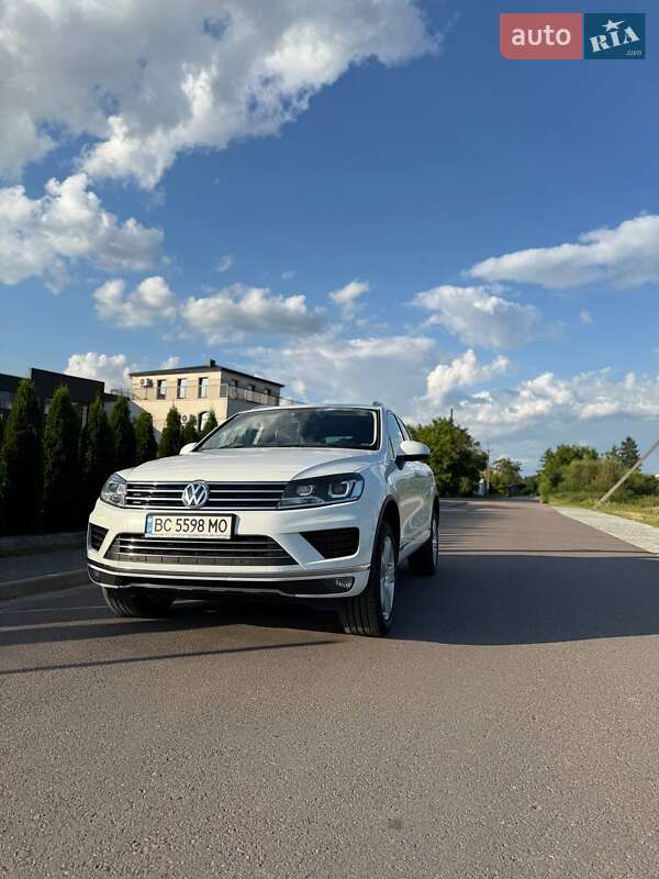 Внедорожник / Кроссовер Volkswagen Touareg 2014 в Буске