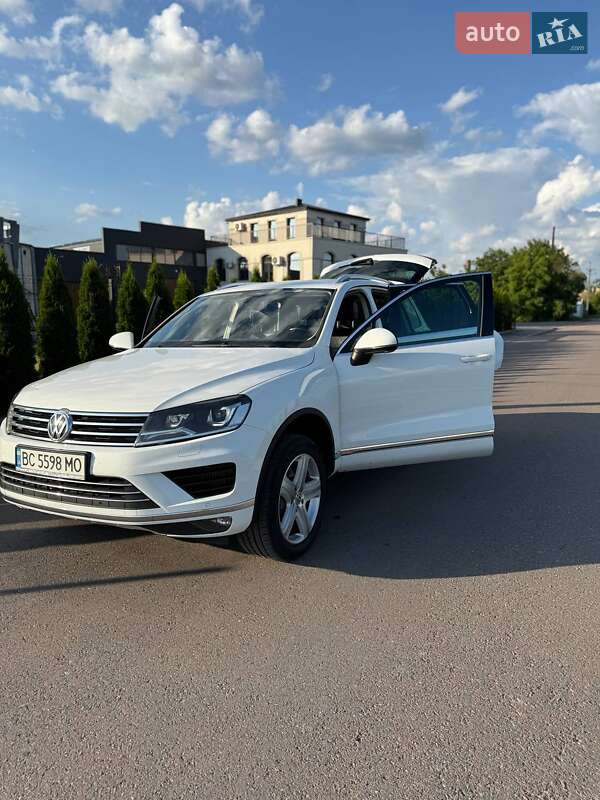 Внедорожник / Кроссовер Volkswagen Touareg 2014 в Буске