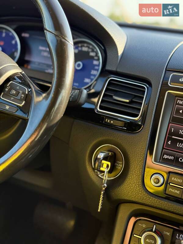 Внедорожник / Кроссовер Volkswagen Touareg 2014 в Буске