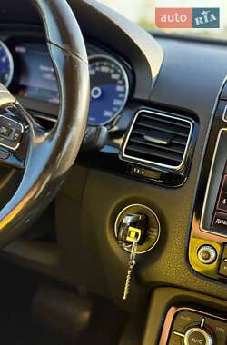 Внедорожник / Кроссовер Volkswagen Touareg 2014 в 