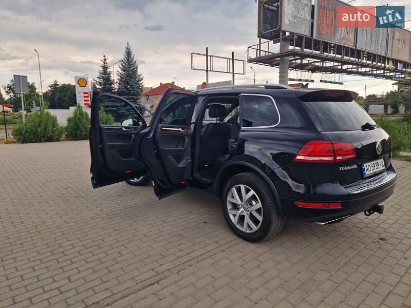 Позашляховик / Кросовер Volkswagen Touareg 2014 в Мукачевому