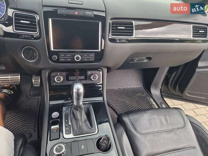 Позашляховик / Кросовер Volkswagen Touareg 2014 в Мукачевому