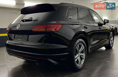 Внедорожник / Кроссовер Volkswagen Touareg 2019 в 