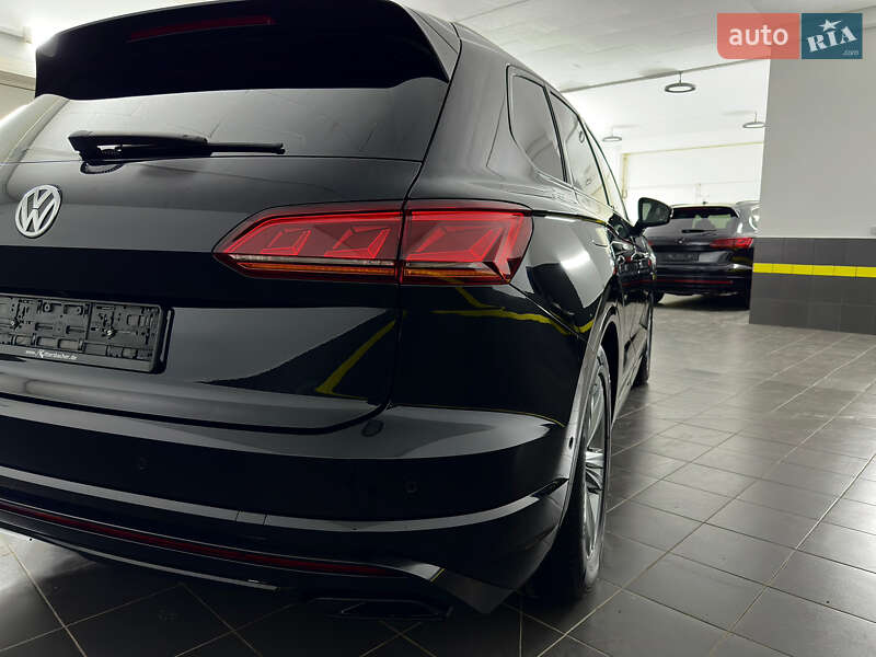 Внедорожник / Кроссовер Volkswagen Touareg 2019 в Казатине