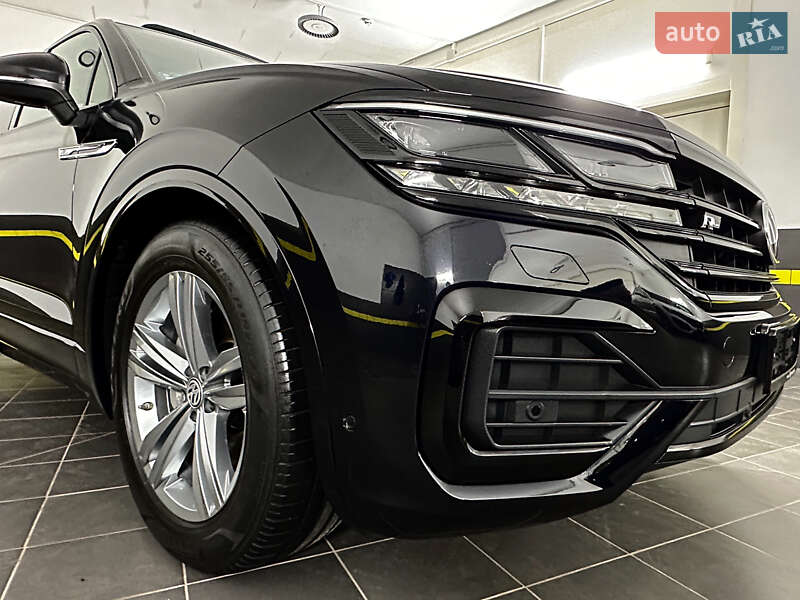 Внедорожник / Кроссовер Volkswagen Touareg 2019 в Казатине