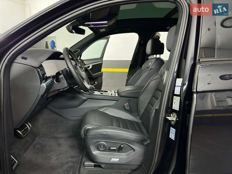 Внедорожник / Кроссовер Volkswagen Touareg 2019 в Казатине