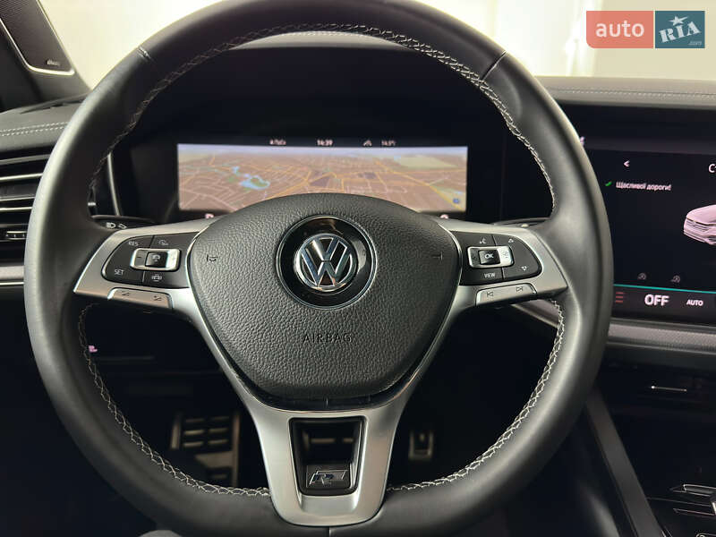 Внедорожник / Кроссовер Volkswagen Touareg 2019 в Казатине