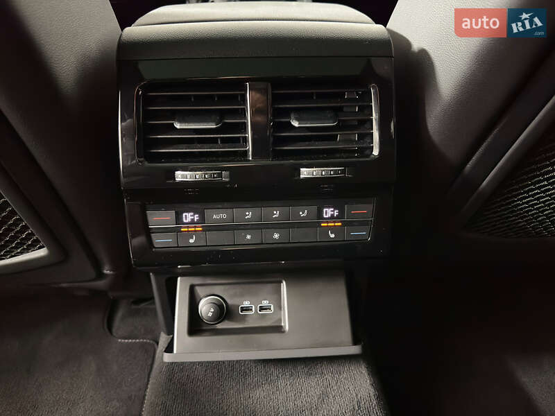 Внедорожник / Кроссовер Volkswagen Touareg 2019 в Казатине