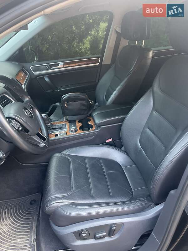 Позашляховик / Кросовер Volkswagen Touareg 2011 в Черкасах