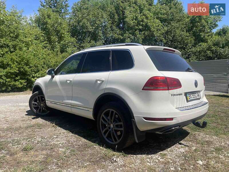 Позашляховик / Кросовер Volkswagen Touareg 2011 в Хмельницькому