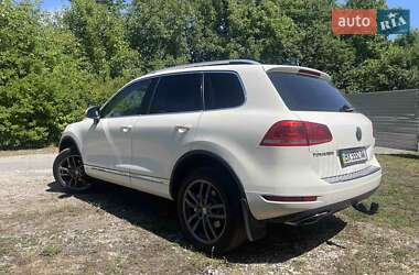 Позашляховик / Кросовер Volkswagen Touareg 2011 в 