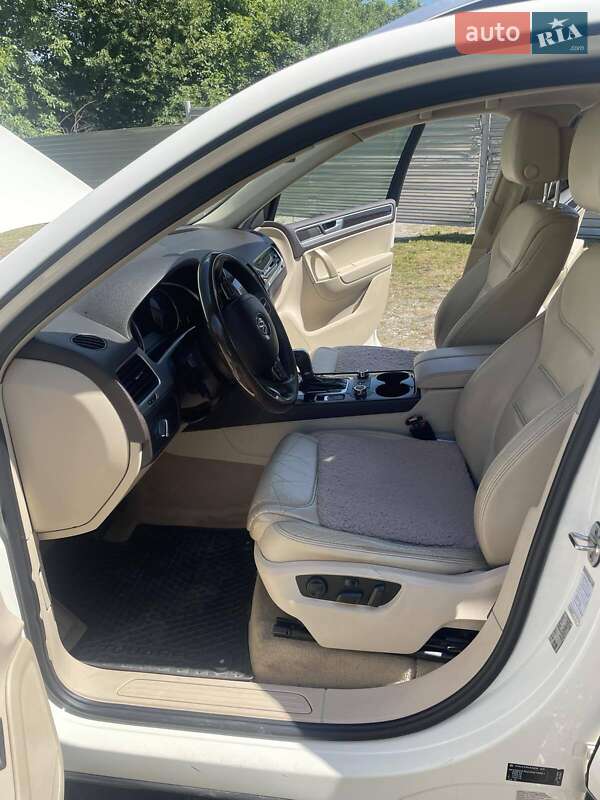 Позашляховик / Кросовер Volkswagen Touareg 2011 в Хмельницькому