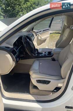 Позашляховик / Кросовер Volkswagen Touareg 2011 в 
