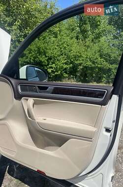 Позашляховик / Кросовер Volkswagen Touareg 2011 в 