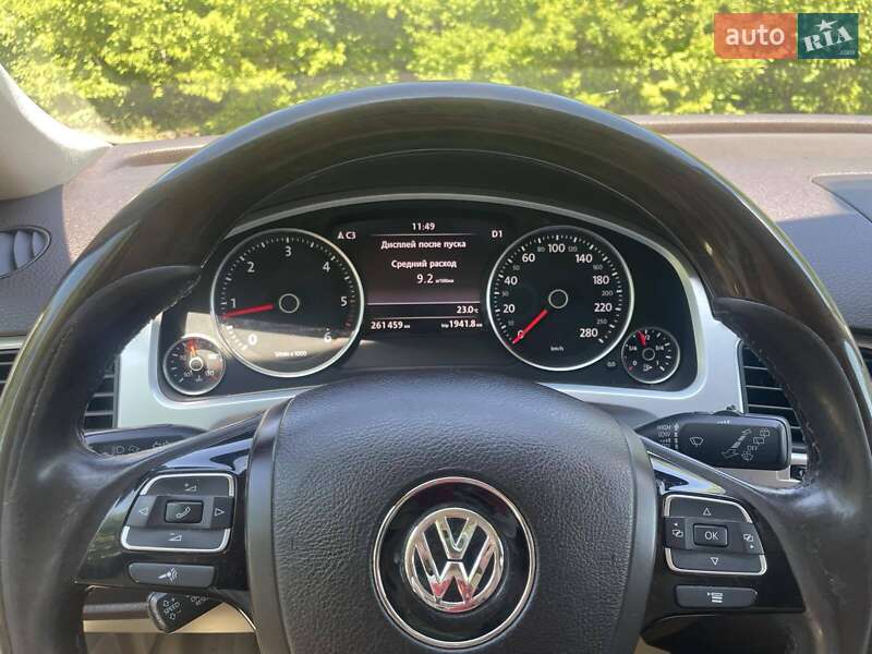 Позашляховик / Кросовер Volkswagen Touareg 2011 в Хмельницькому