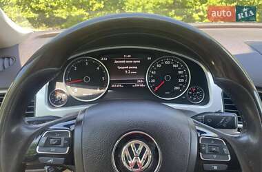 Позашляховик / Кросовер Volkswagen Touareg 2011 в 