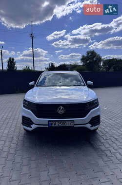 Позашляховик / Кросовер Volkswagen Touareg 2018 в Києві