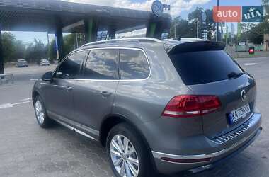 Позашляховик / Кросовер Volkswagen Touareg 2016 в 
