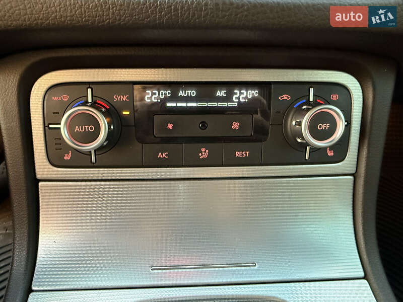 Внедорожник / Кроссовер Volkswagen Touareg 2013 в Одессе