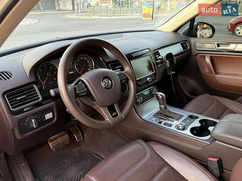 Внедорожник / Кроссовер Volkswagen Touareg 2013 в Одессе