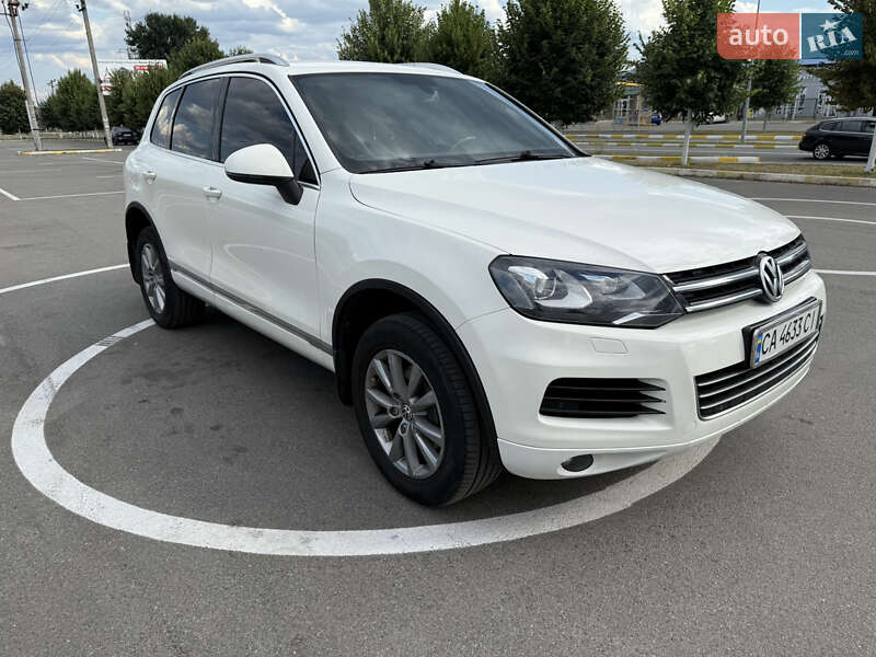 Внедорожник / Кроссовер Volkswagen Touareg 2011 в Киеве