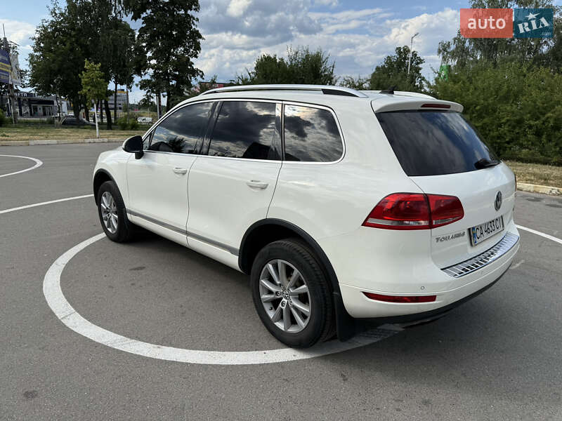 Внедорожник / Кроссовер Volkswagen Touareg 2011 в Киеве