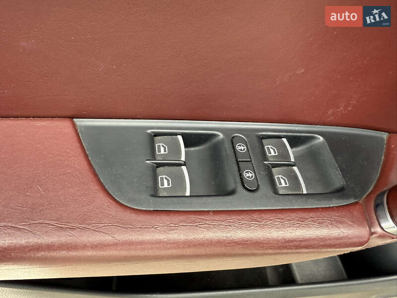 Внедорожник / Кроссовер Volkswagen Touareg 2011 в Киеве