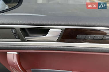 Внедорожник / Кроссовер Volkswagen Touareg 2011 в 