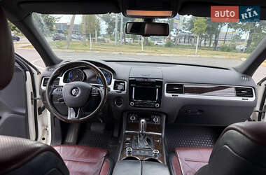 Внедорожник / Кроссовер Volkswagen Touareg 2011 в 