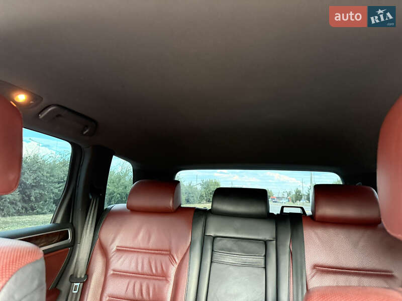 Внедорожник / Кроссовер Volkswagen Touareg 2011 в Киеве