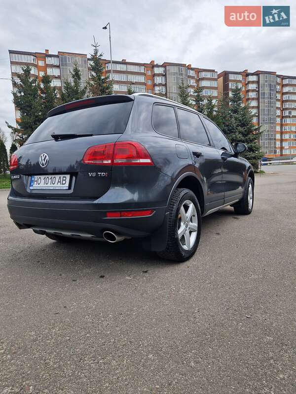 Внедорожник / Кроссовер Volkswagen Touareg 2012 в Тернополе
