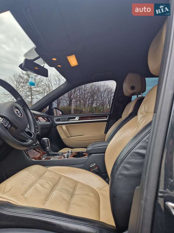 Внедорожник / Кроссовер Volkswagen Touareg 2012 в Тернополе