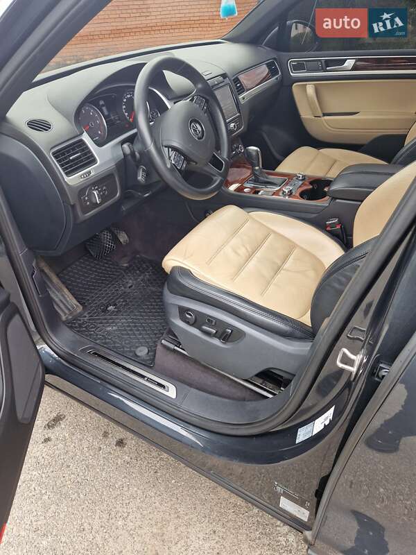 Внедорожник / Кроссовер Volkswagen Touareg 2012 в Тернополе