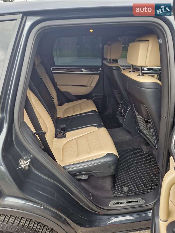 Внедорожник / Кроссовер Volkswagen Touareg 2012 в Тернополе