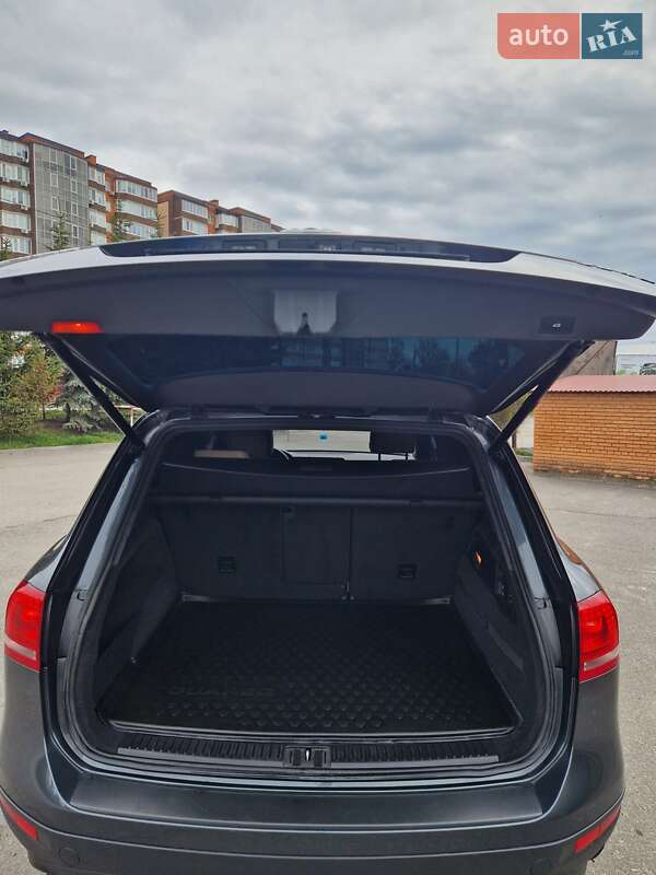 Внедорожник / Кроссовер Volkswagen Touareg 2012 в Тернополе