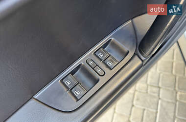 Внедорожник / Кроссовер Volkswagen Touareg 2012 в 