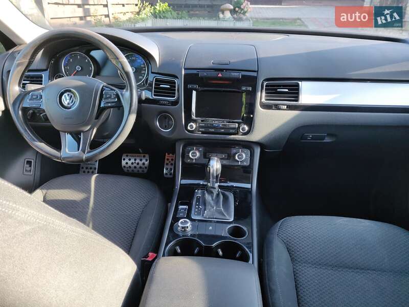 Внедорожник / Кроссовер Volkswagen Touareg 2011 в Тернополе