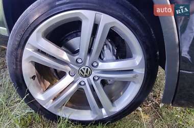 Позашляховик / Кросовер Volkswagen Touareg 2011 в 
