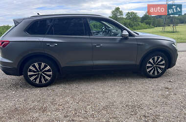 Внедорожник / Кроссовер Volkswagen Touareg 2021 в 