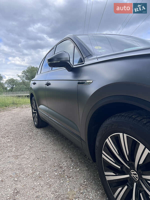 Внедорожник / Кроссовер Volkswagen Touareg 2021 в Ивано-Франковске